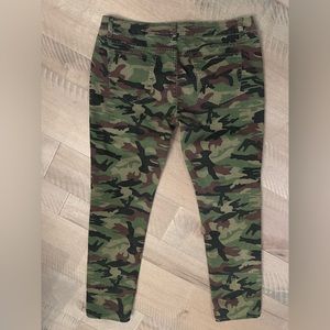 NWT SUPER CUTE SKINNY CAMO PANTS